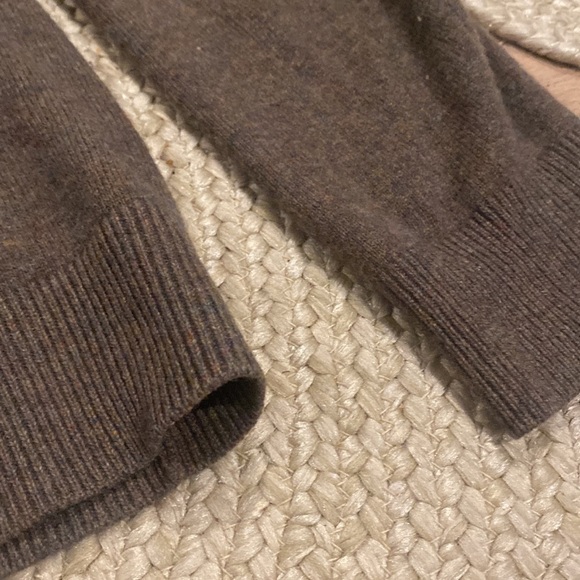 Raffi Garett - Pure Cashmere Basic V-Neck sweater Heathered  Brown - Picture 6 of 6